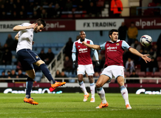 Manchester City, primer finalista de la Copa de la Liga
