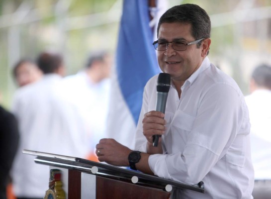 Juan Orlando Hernández pide tiempo para decidir si buscará la reelección