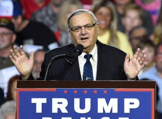 Declaran culpable de desacato a Arpaio, el perseguidor de inmigrantes