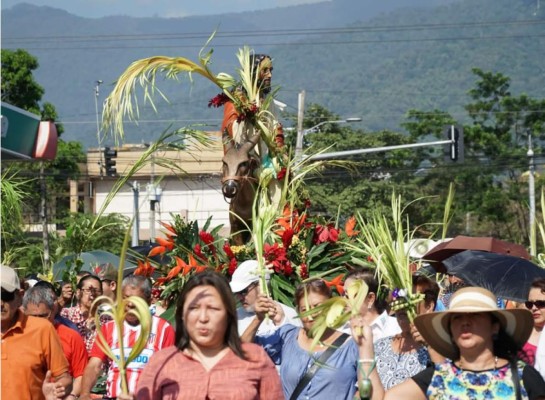 Feligresía católica sampedrana celebra con fervor el Domingo de Ramos