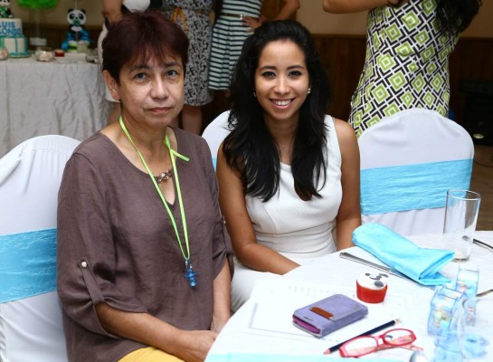 Fiesta maternal para Larissa Cuadra