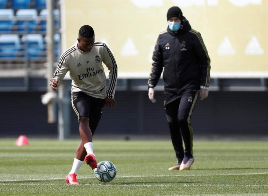 Zidane aumenta la carga de trabajo en el tercer entrenamiento