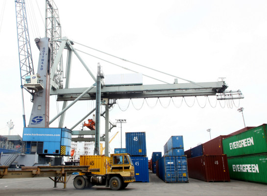 Crédito, comercio y reforma fiscal para revertir contracción