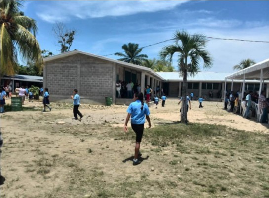 Niños de Omoa estrenan escuela hasta con Internet inalámbrico