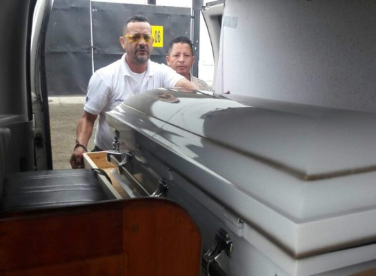 Llegan restos de niño asesinado en Estados Unidos