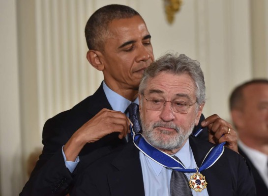 Obama otorga medallas a estrellas de Hollywood&nbsp;&nbsp;
