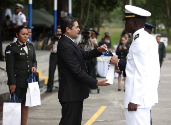 FFAA gradúan a 159 nuevos oficiales de la Academia Militar