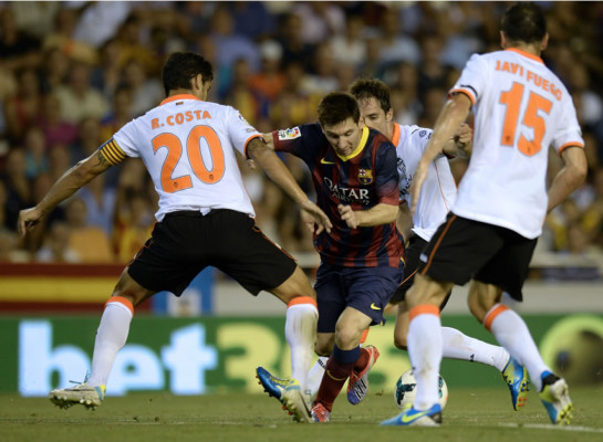 Un 'hat-trick' de Messi noquea a un luchador Valencia