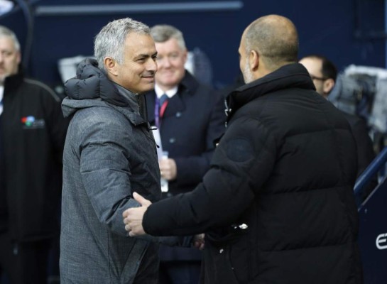 Guardiola y Mourinho se lanzan dardos tras el United-City