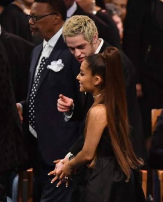 Singer Ariana Grande and her fiancee Pete Davidson attend Aretha Franklin's funeral at Greater Grace Temple on August 31, 2018 in Detroit, Michigan. / AFP PHOTO / Angela Weiss