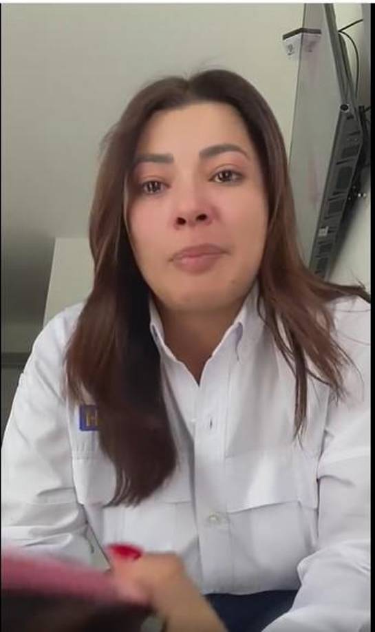 Pese al trago amargo, Milagro le agradeció al joven por los regalos y las palabras de admiración que le expuso. “Creo que él quería poner todos los papelitos en la puerta”.