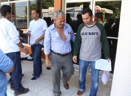 Ya son 383 hondureños los deportados en ocho días