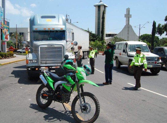 Decomisan rastras que circulan en primer anillo de circunvalación