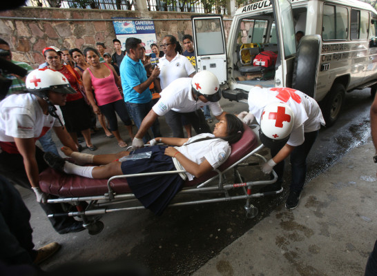 Creatividad y entrega se vive en tributo a la patria