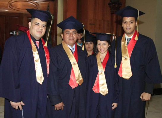 Universidad Cristiana de Honduras gradúa 59 nuevos profesionales