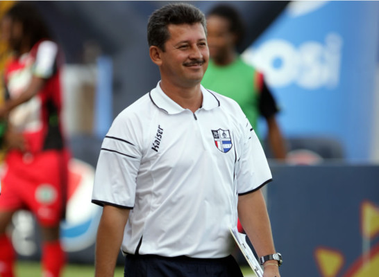 Mauro Reyes, despedido como técnico del Deportes Savio