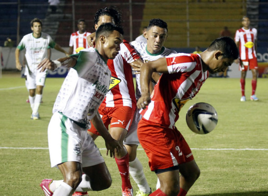 Platense sale a flote y complica al Vida