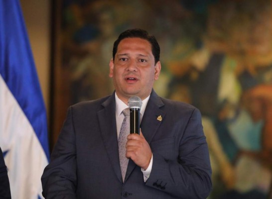 Gobierno juramenta a tres nuevos funcionarios en Copeco, Turismo e Idecoas