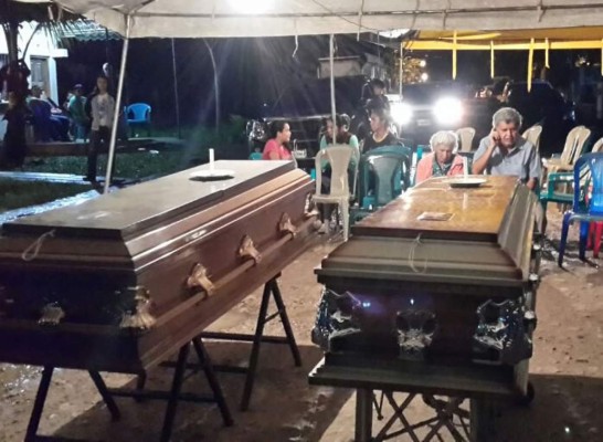 Los restos mortales de Miss Honduras Mundo, María José Alvarado, y su hermana Sofía Trinidad, fueron entregados a sus familiares la madrugada de este jueves.