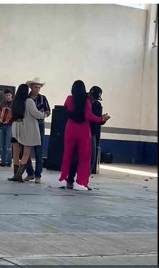 Una vez que la ceremonia concluyó, <b>Jesús</b> compartió algunos momentos de la <b>boda</b> con el primer baile de la pareja con una canción norteña.