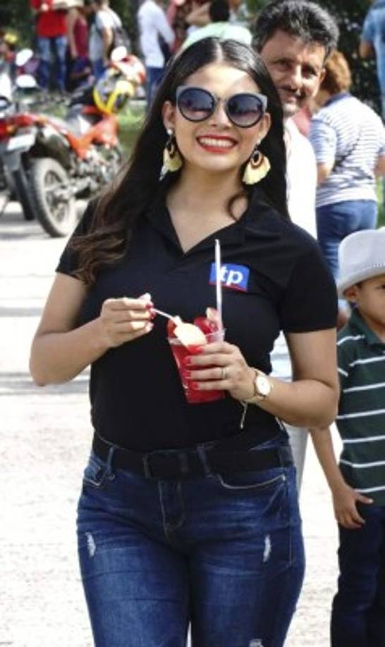 Karen Rosales dijo que todo el colorido del desfile le encantó.