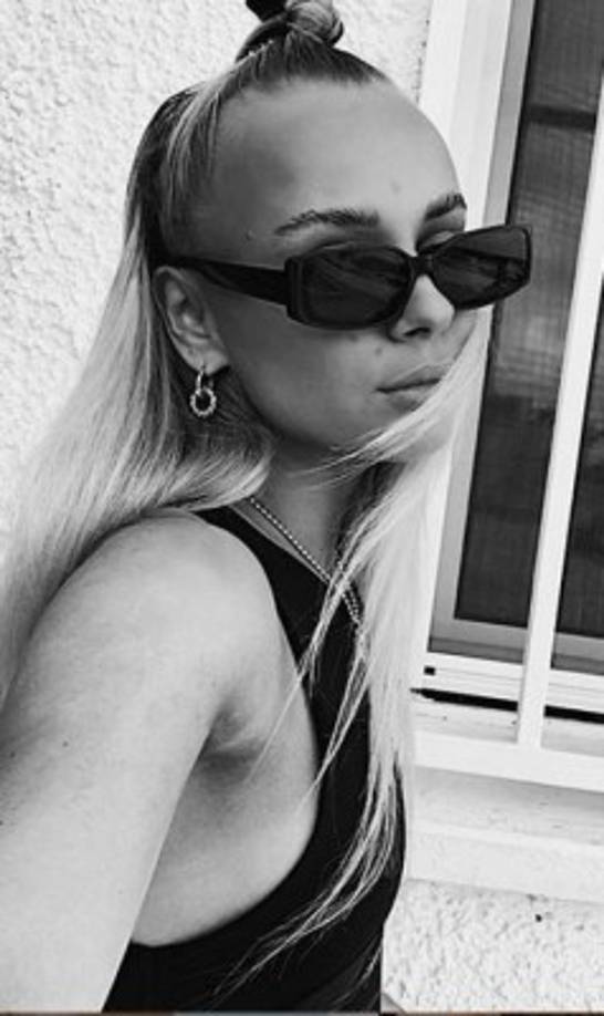 Lara Clausen es una de las chicas que estuvieron con los jugadores ingleses en la habitación. Su cuenta de Instagram es laracclausen.