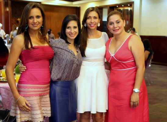 Wendy Rajan, Claudia Flores, Gina Carrión y Melani Gonzales.