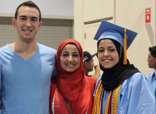 Matan a tiros a tres estudiantes musulmanes de una misma familia en EUA