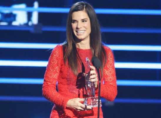 Sandra Bullock brilla en los People Choice