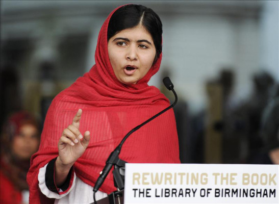 Malala recibe premio de Sájarov por su lucha en pro de la igualdad de las niñas