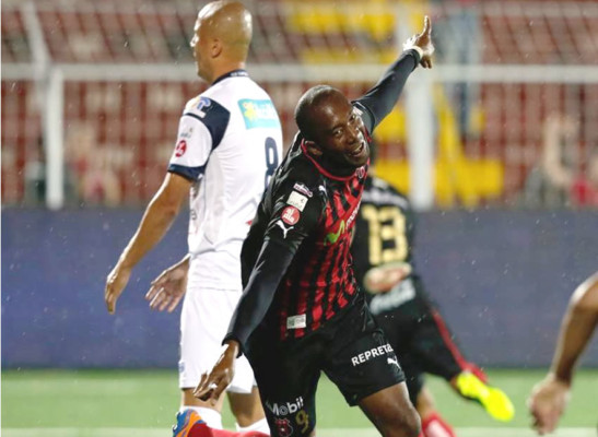 Video: Jerry Palacios se destapa con un triplete en Costa Rica