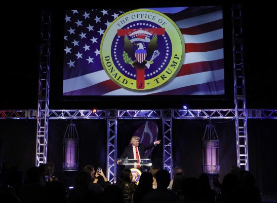 Trump dice que Biden está socavando la democracia en EEUU