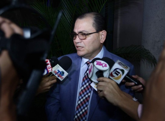 Más de 300 policías se van en la primera depuración de 2017