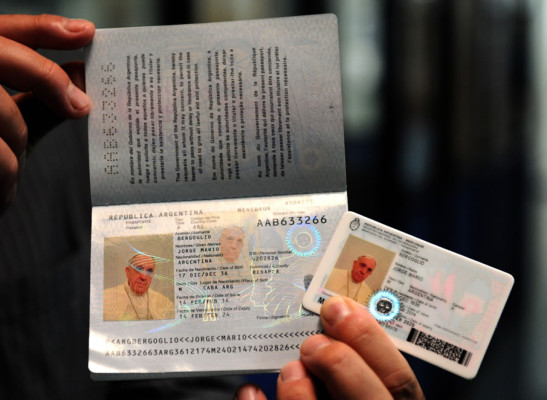 El Papa tramita su pasaporte y documento de identidad