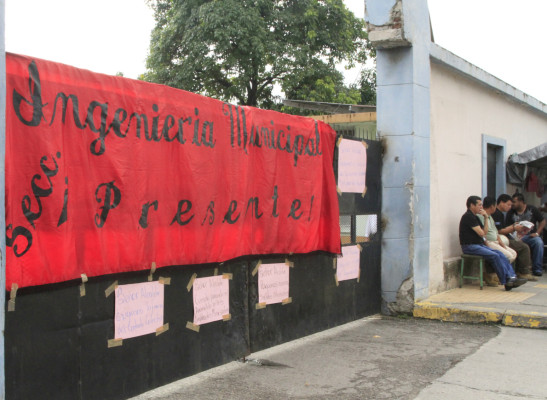 Empleados desesperados por falta de pago