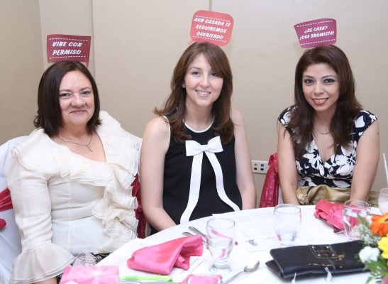 Fin de soltería para Miriam Reyes Fajardo