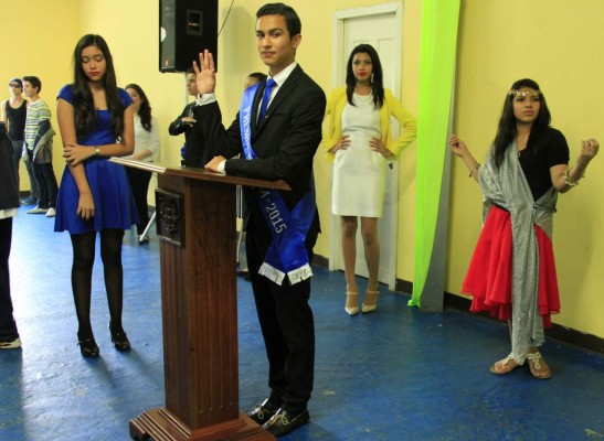 Happy New Dawn organiza museo de cera