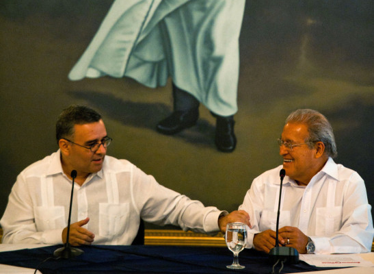 Sánchez Cerén prepara transición presidencial