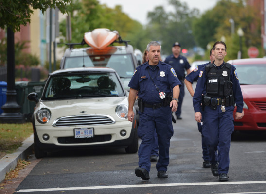 Washington vive tiroteo masivo que deja 13 muertos en instalación militar