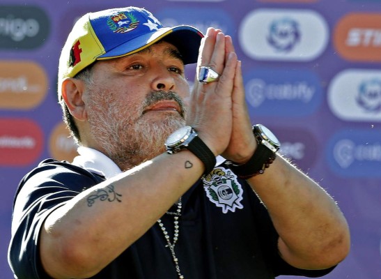 Maradona renuncia como DT de argentino Gimnasia y Esgrima La Plata