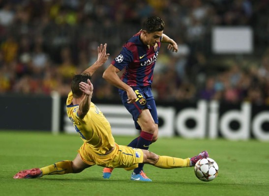 Barcelona gana al Apoel pero no convence en su estreno de Champions