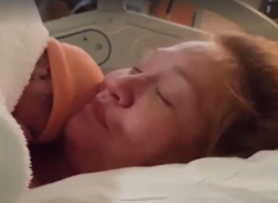 Grabó el parto de su hijo y lo transmitió en vivo por Facebook