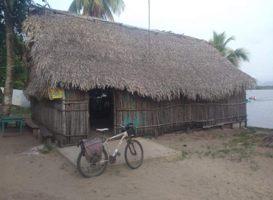 Los momentos mágicos de Tabare junto a su bicicleta 'América' en Honduras