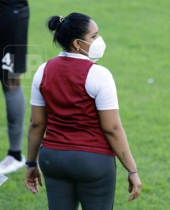 Sandra Euceda, la fisioterapeuta del Honduras Progreso, estuvo atenta para atender a los jugadores del equipo.