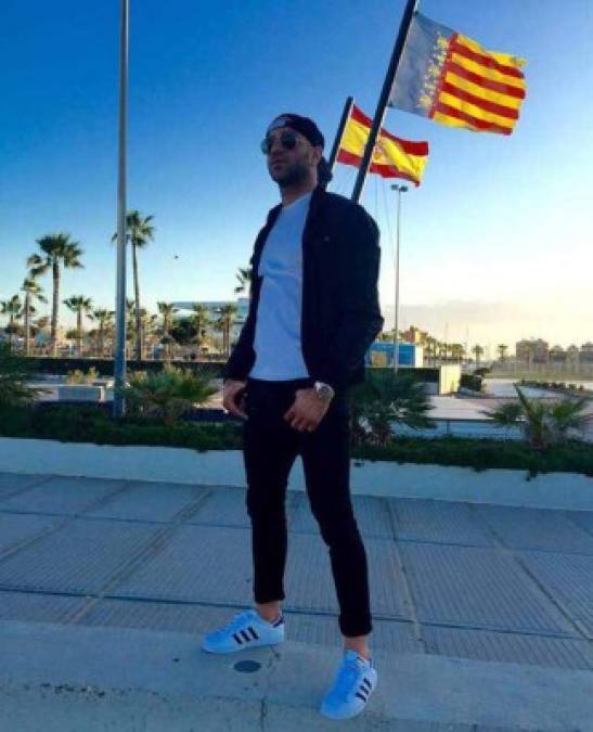 <br/>El Valencia y el Kayserispor han llegado a un acuerdo por el cual el futbolista Aymen Abdennour jugará en el club turco tras haber rescindido su contrato con el club español. Es considerado como uno de los peores jugadores en la historia del club español.