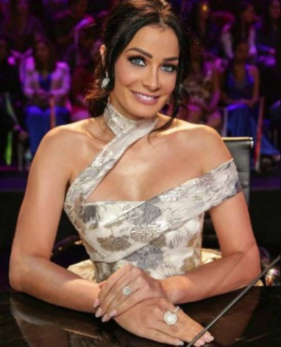 Dayanara Torres<br/><br/>La exmiss Universo reveló a inicios de febrero de 2019 que padecía cáncer de piel. La madre de dos relató que fue al doctor por lunar que apareció en una pierna, pero no le prestó demasiada atención, luego tras la insistencia de su pareja, Louis D'Esposito, se sometió a una biopsia que confirmó el cáncer. <br/><br/>La ex esposa de Marc Anthony, aseguró que está bien. “Quiero decirles que yo estoy bien, que estoy fuerte. Mis hijos están bien, aunque con mucho, mucho miedo. Pero saben que tienen una mamá guerrera que no se rinde y que me levanto de todas las que me ponen, me levanto fuerte, más fuerte que nunca”, aseguró en un video compartido en su cuenta de Instagram.