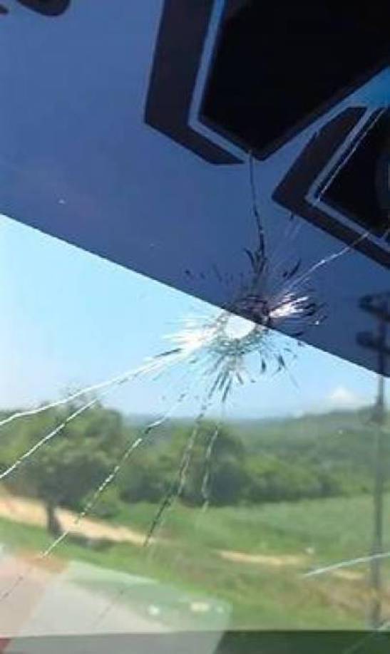 “Esto es para que se despabilen”, le dijo. Seguidamente, pidió “cero denuncias” y le indicó en dónde tenía que detener la unidad para poder bajar.