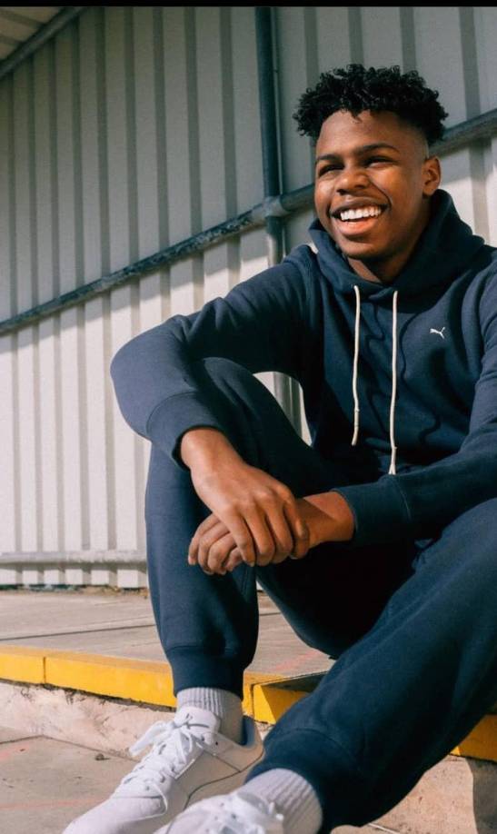 Esta misma agencia también tiene en sus filas al francés Rayan Hassad, jugador que milita en el Olympique de Marsella. Ellos son los que se estarán encargando de todo lo que el jugador necesite durante su vida ahora en Liverpool. Su futuro está asegurado.