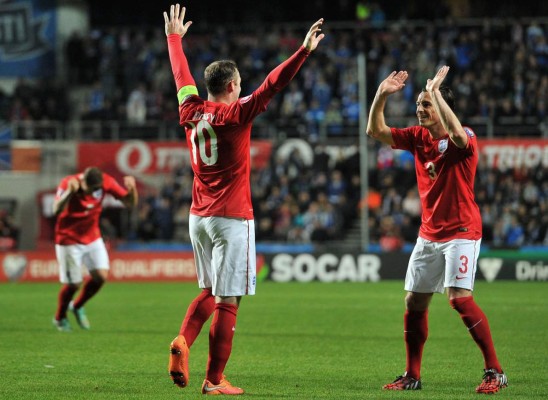 Rooney permite a Inglaterra ganar en Estonia y consolidar liderato