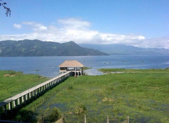 Desaparecen tres personas en el Lago de Yojoa